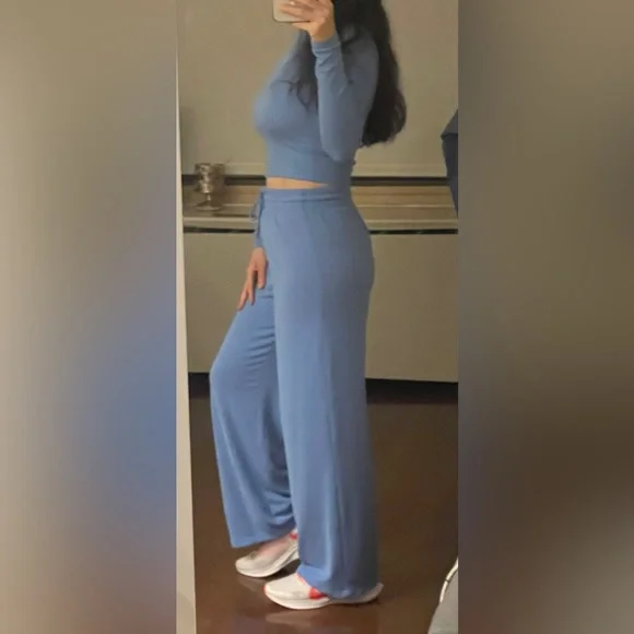 Aritzia Wilfred Free Lounge Sweatpants (Azurine Blue) (with matching top) - Picture 3 of 16